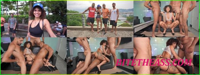 Mih Ninfetinha - MAMBO Tour #4 - Mih Ninfetinha Gets Wild At The Rio's Sugarloaf Mountain Then Fucks 3 Guys OB158 [HD 720p]