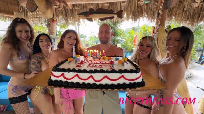 Kelsi Monroe, Luna Luxe, Nia Bleu, The Official Egypt, Scarlett Page - Reverse Birthday Gang Bang for Porn Stud Jmac [UltraHD 4K 2160p]