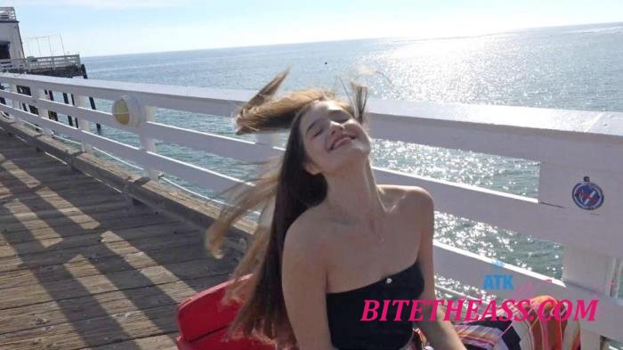 Violet Viper - Malibu Pier - 1739 Scene #1 [FullHD 1080p]