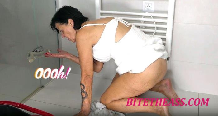 Cocco Grand - Afterparty cleaning [FullHD 1080p]