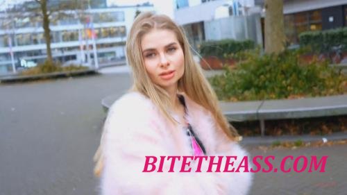 Xenia Virgin - Her first porn [FullHD 1080p]