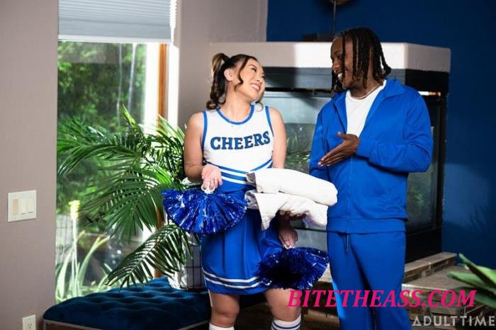 Kimmy Kimm - Cheerleader's Hot Shower [UltraHD 4K 2160p]