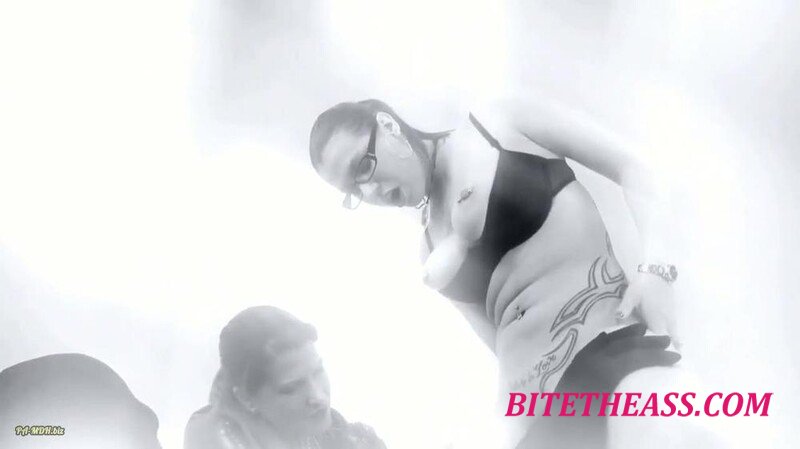 Deutsche_Dominaz - Das schwarze ding Teil 1 [HD 720P] 