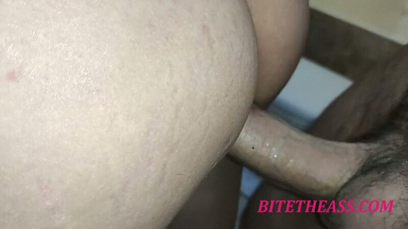 DirtyLubov - Oral sex und fick im badezimmer [HD 720P]