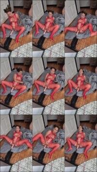 Scarlettravenxo - Wife cums hard on sex machine [FullHD 1080P] 