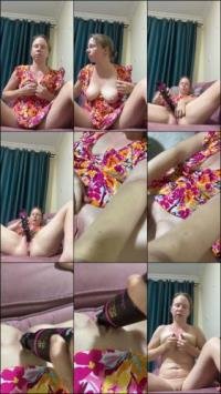 SweetLucy96 - Essigflasche Ganz Tief in Meine Fotze Geschoben [HD 720P] 