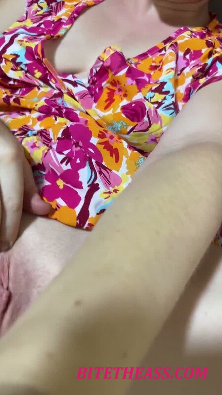 SweetLucy96 - Essigflasche Ganz Tief in Meine Fotze Geschoben [HD 720P] 