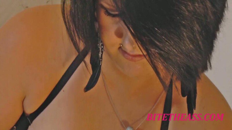 Nylon_Milfs - Hei?es dildoreiten auf dem boden [FullHD 1080P] 