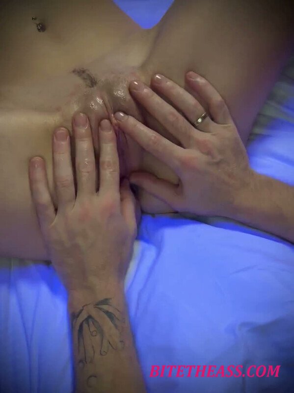 AdaShelby - Tantra Massage mit tiefen Einblicken Dicke Kitzler & hei?e Analspiele [FullHD 809P] 