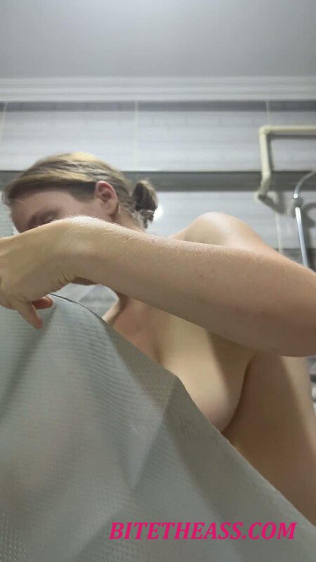 SweetLucy96 - Nackte Putzfrau [FullHD 1080P] 