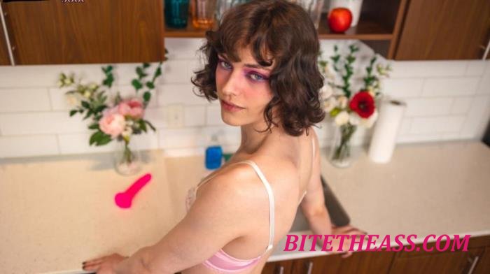 Zoie White - Zoie Heats Up the Kitchen! [FullHD 1080p]