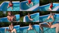 BettDuett - Freundin beim masturbieren im Pool gefilmt [FullHD 1080P] 