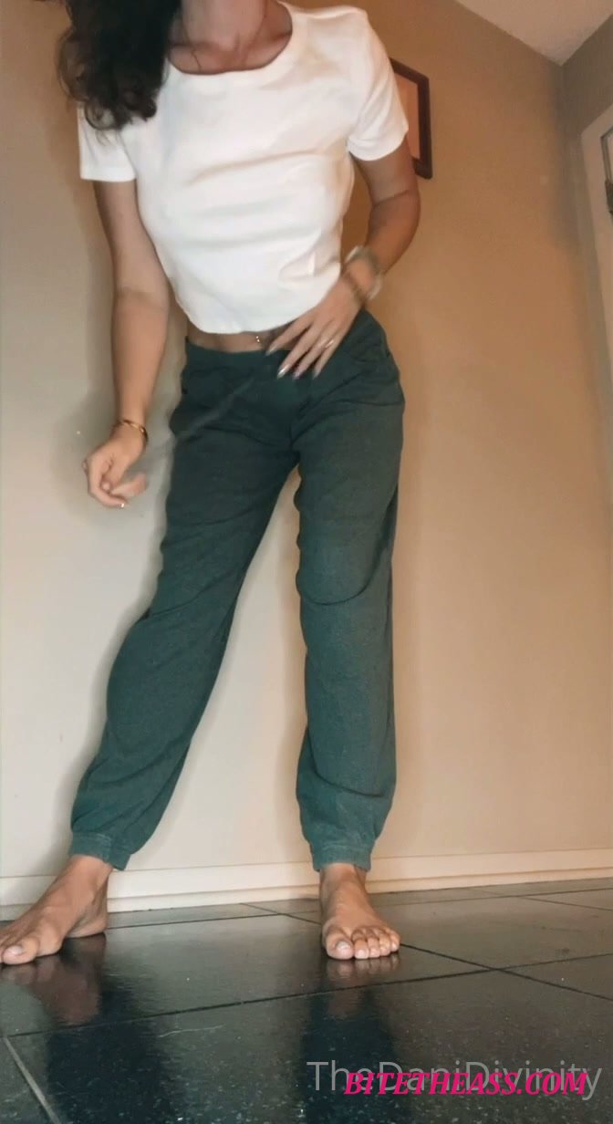 Dani Divinity aka thedanidivinity in clip This is only a tease. No cumming to this. You dont deserve it. If you cant take mea [SD 672P]