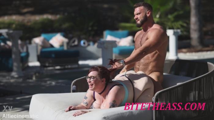 Busty Bexx - THICK AND HORNY BUSTY BEXX DRILLED BY A HUGE COCK [UltraHD 4K 2160p]