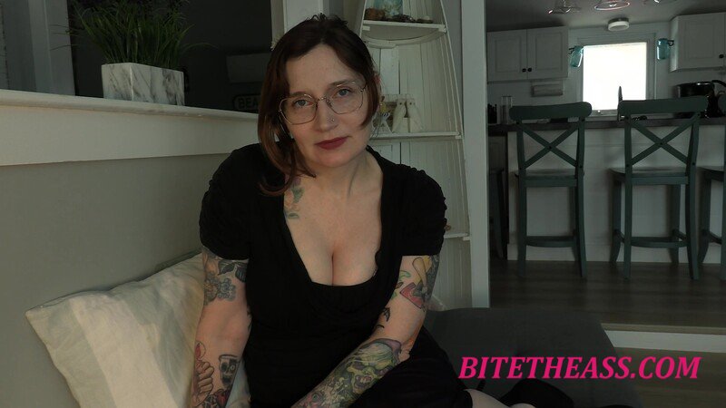 Bettie Bondage - Milky Stepmommy Helps You 4K [4K 2160P] 