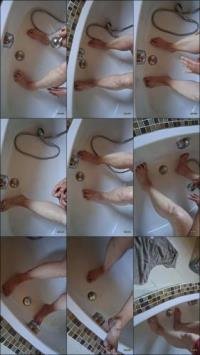 Hot-Pussy66 - Schmutzige fu?e in der Badewanne waschen [FullHD 1080P] 