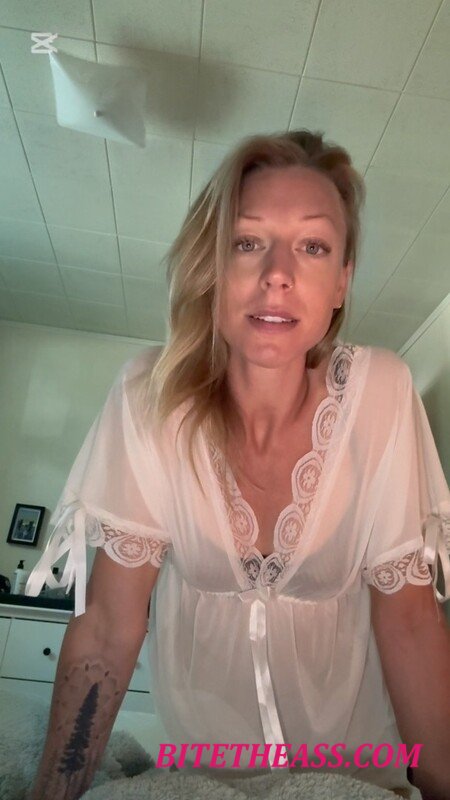 JodisLips - Step M O M catches you jacking off your BBC [HD 720P]