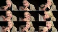 baebaezoe - Blonde Outdoor Schlampe gibt Blowjob und schluckt [FullHD 1080P]