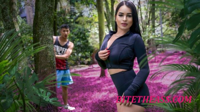 Yennifer T - You're Way Hotter Than She Is I Came Inside of My Girlfriend's Mom - Yennifer T Debut [FullHD 1080p]