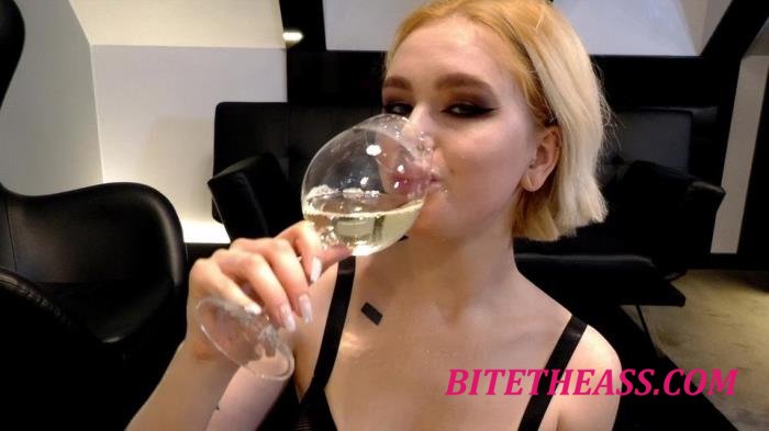 Greta Foss - Real Life Porno 22: Greta Foss - Rimming, Piss Drinking and Hard Sex [FullHD 1080p]