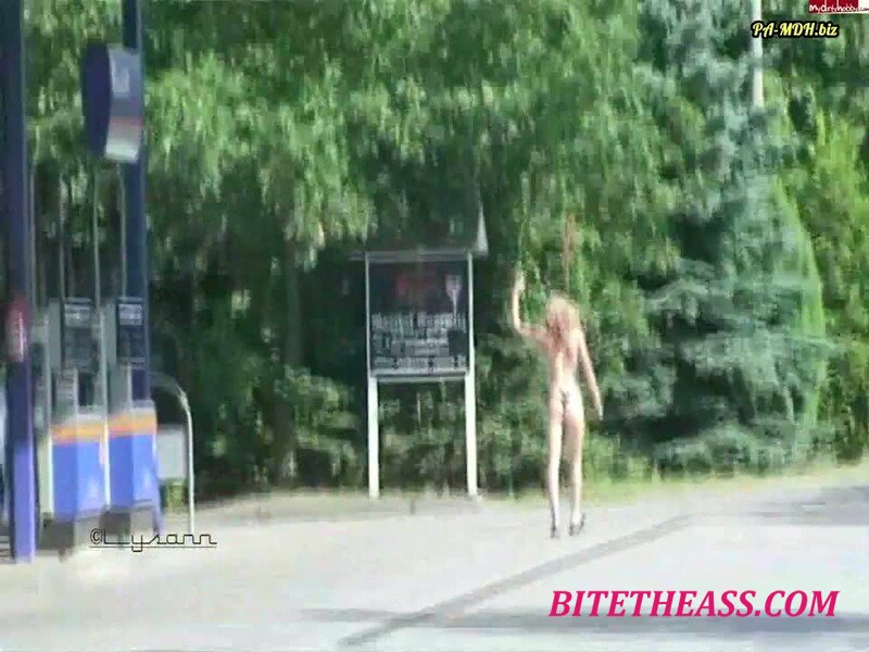 Lysann - Nackt an der Tanke [HD 720P]