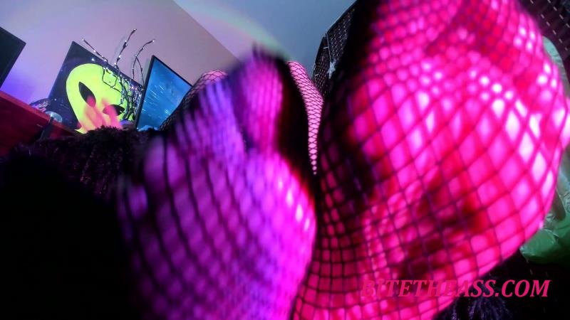  Petite Mercy - Fishnet Foot Soles [4K 2160]
