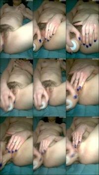 HeisseMaus2212 -  HeisseMaus2212 - Behaarte Muschi mit Dildo schon zum Orgasmus gebracht [FullHD 1080]
