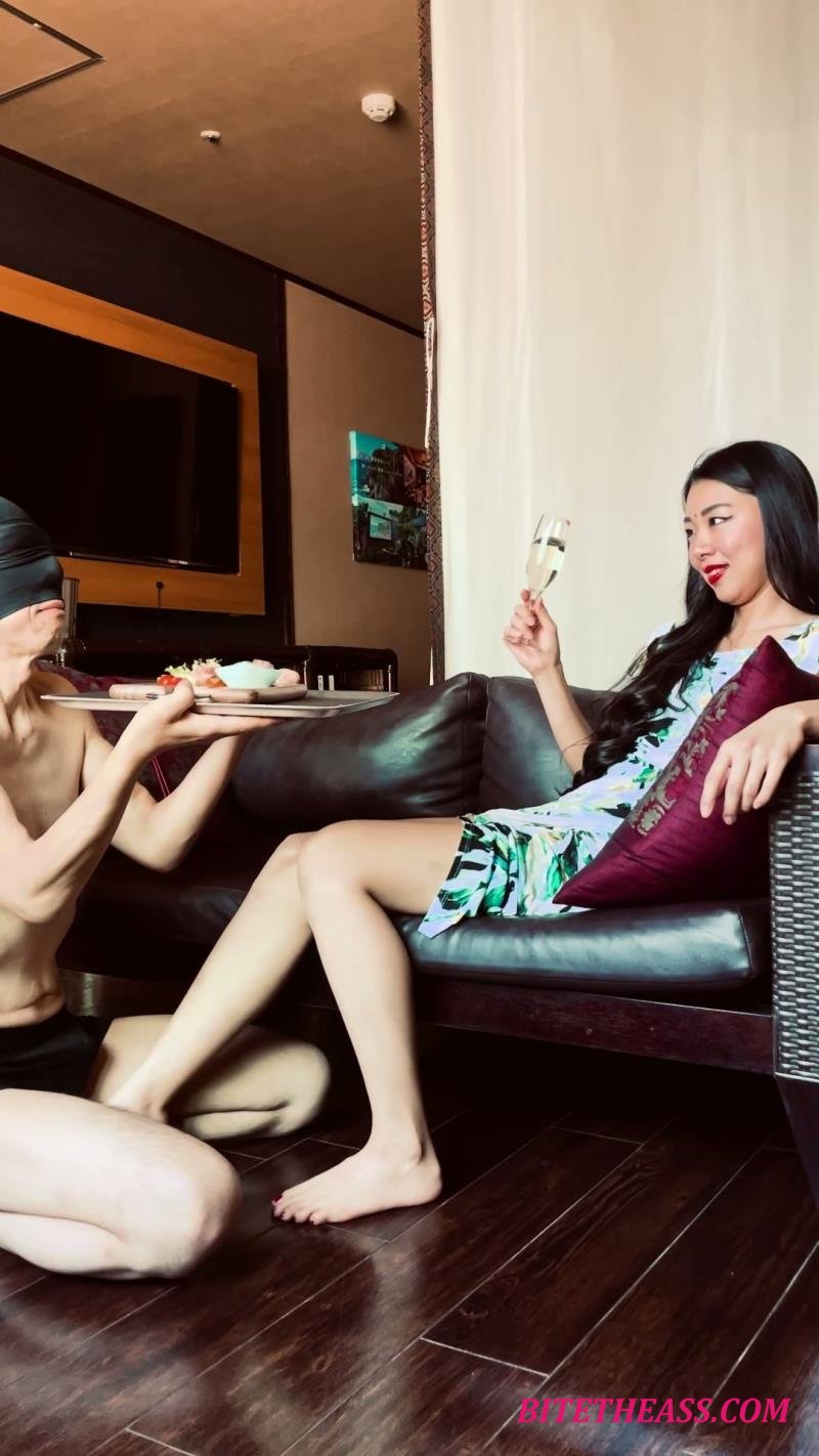  Mistress Ruiko - Relaxing Time With Human Furniture Human Ashtray Foot Fetish Play Vertical Video [FullHD 1080]
