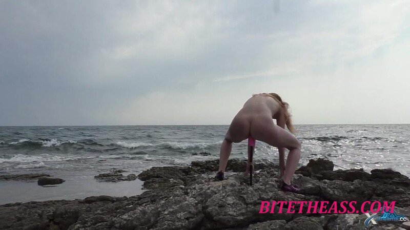 -Zuckerarsch- -  -Zuckerarsch- - Dildo in Brandung [FullHD 1080]
