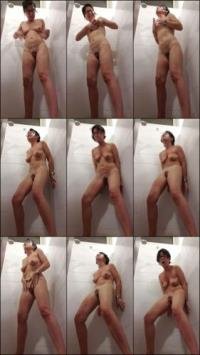 JulieEroticDress -  JulieEroticDress - MILf hat orgasmus wahrend der dusche [HD 720]
