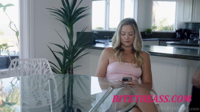 River Lynn - Deep Inside My Stepsister [FullHD 1080p]