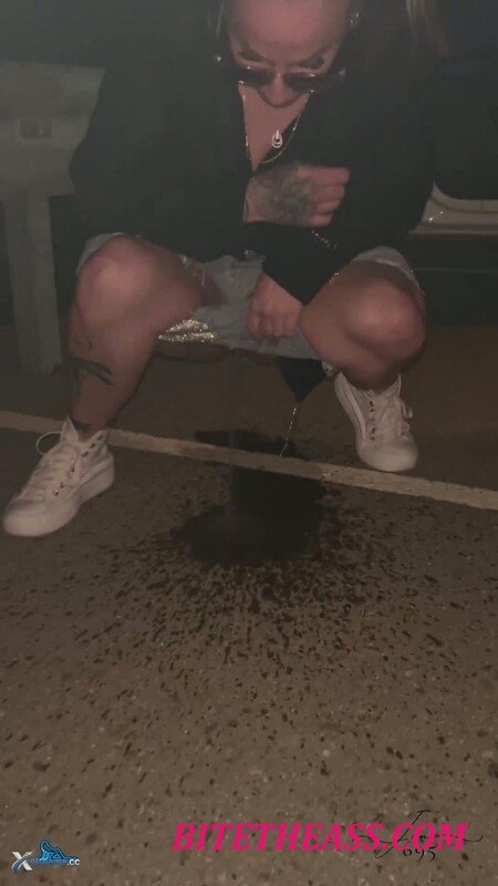 June695 -  June695 - Natursekt auf Offentlicher Stra?e [FullHD 1080]
