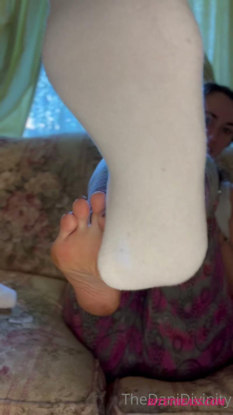  Dani Divinity - ASMR Sock Peeling Foot Worship Armpit Worship I just got back from a run and put sub [FullHD 1080]
