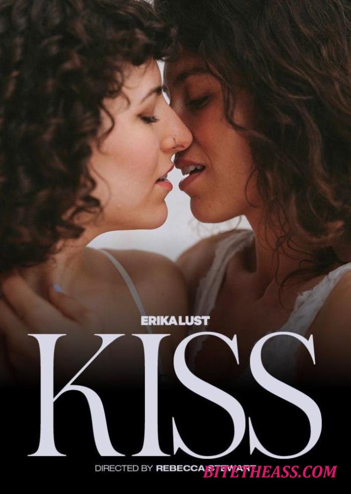 Julia Roca, Nina P. - Kiss [FullHD 1080p]