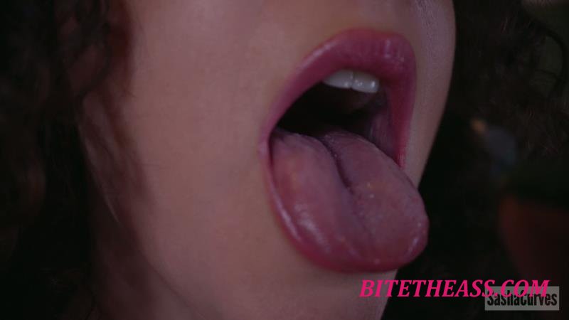  Sasha Curves - Giantess Step Mom's House [4K 2160]
