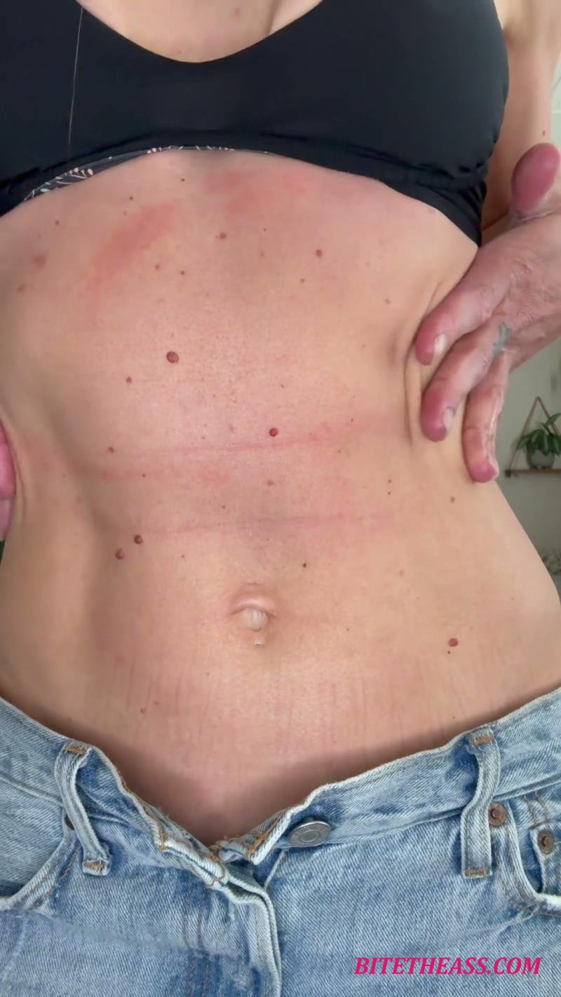  JodisLips - Bellybutton fingering and play [FullHD 1080]
