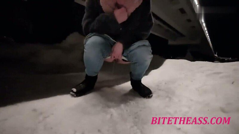 pussycat33 -  pussycat33 - Abends Pissen am Strand [FullHD 1080]
