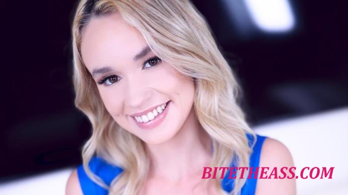 Khloe Kingsley - Amateur Allure Introduces Khloe Kingsley, A Tall Thin Blonde Swallows For The First Time [FullHD 1080p]