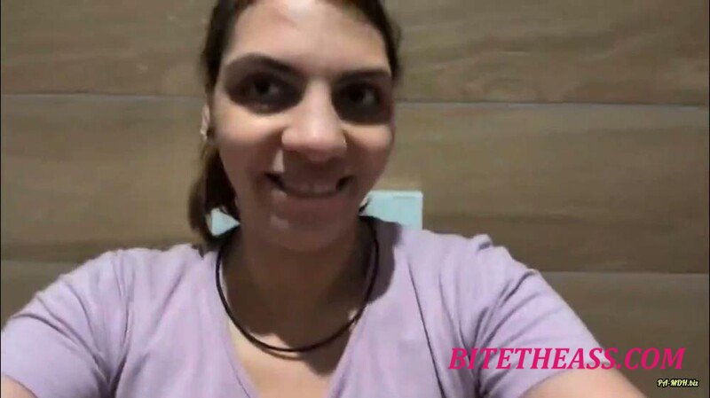 Mila-Hase -  Mila-Hase - Spontanes Handy Video - Mega Public, ich BESORGE es mir bei der Arbeit... [FullHD 1080]
