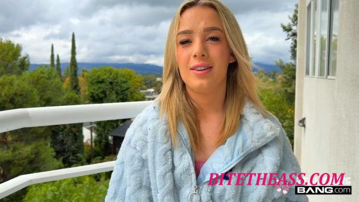 Ashlyn Angel - Teen Ashlyn Angel's Super Hot Outdoor Sexcapade [SD 540p]