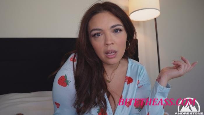 Scarlett Venom - Curvy Stepsis Scarlett Venom Seduces You in Her Sexy Pajamas [FullHD 1080p]