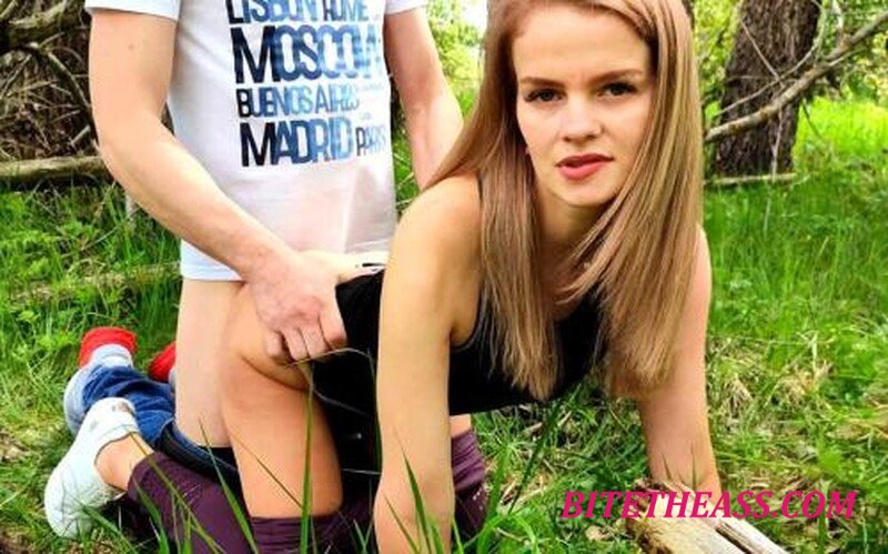 Unknown -  Unknown - Amateur Blonde Gets Fucked Against Tree [FullHD 1080]
