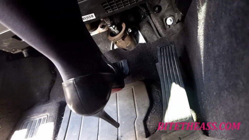  World Goddess: Goddess Zephy - You'Re Worthless! [FullHD 1080]
