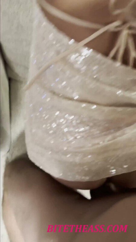 Ambie_Bambii -  Ambie_Bambii - Ich Habe Einen Creampie in Meinem Neujahrskleid Bekommen [FullHD 1080]
