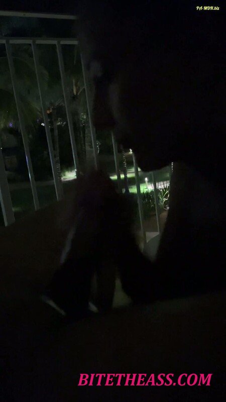 Spuirtcouplexxxx -  Spuirtcouplexxxx - Blowjob auf dem Hotel Balkon [FullHD 1080]
