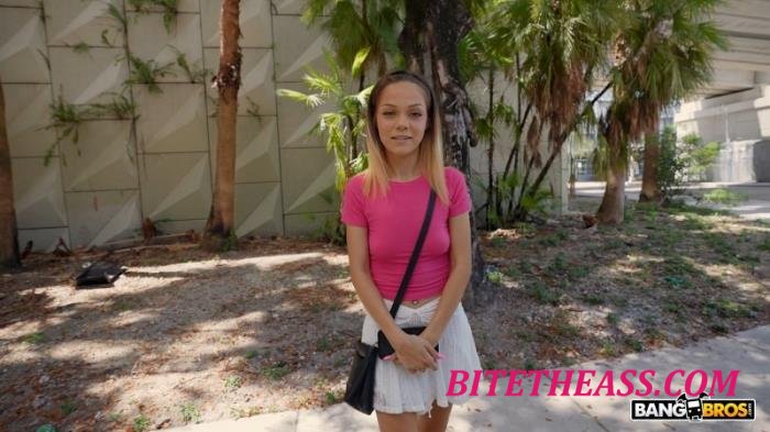 Melia Avelin, Don Sudan - Baddie on Vacation Gets Fucked on The Bus [UltraHD 4K 2160p]