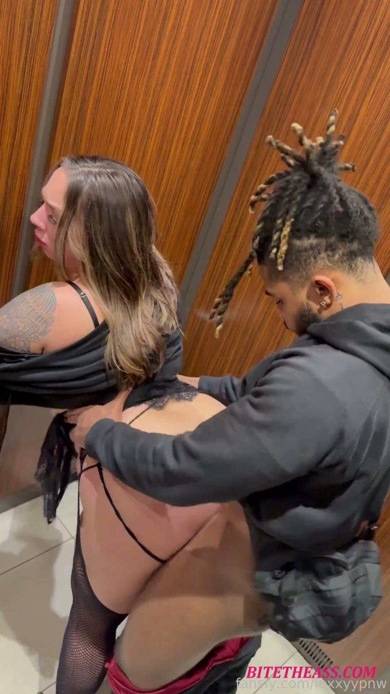 Hotwife Lexx -  Hotwife Lexx - The Thrill Of Being Fucked In The Elevator [FullHD 1080]
