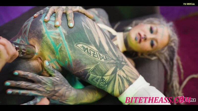 Z-Filmz -  Z-Filmz - Zwei hei?e madchen in latex und high heels mit gro?em metall spielzeug z... [FullHD 1080]
