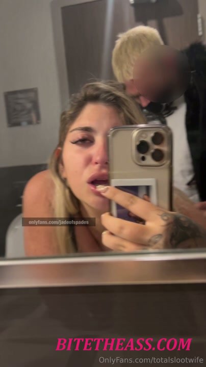 Jadeofspades (Jadeslutwife) -  Jadeofspades (Jadeslutwife) - Fucking Date In Theatre Bathroom [SD 404]
