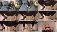 SupergeileSandra -  SupergeileSandra - Schwarze Glanz-Leggings durchnasst [HD 720]
